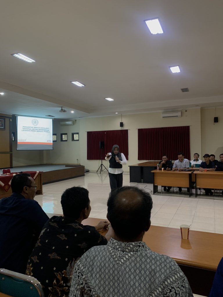 Pemaparan Materi Service Excellent "Terdepan Dalam Memberikan Layanan Prima Menuju PLNBLU"