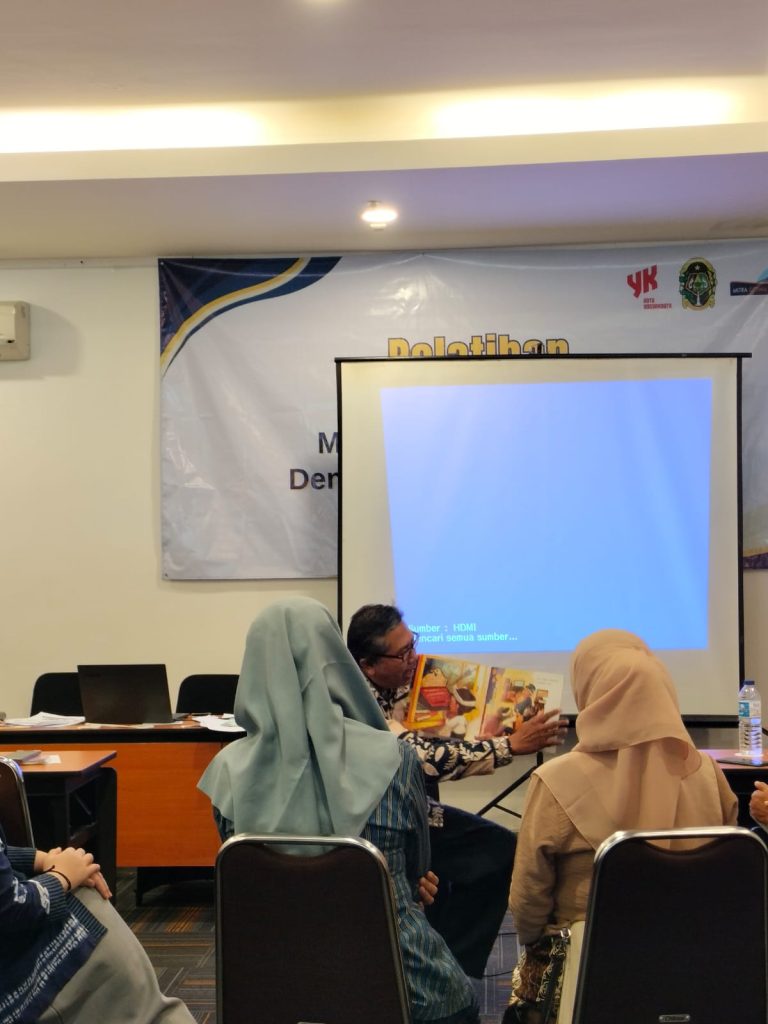 Pelatihan Story Telling untuk Guru "Menjadi Guru Inspiratif dengan Teknik Story Telling